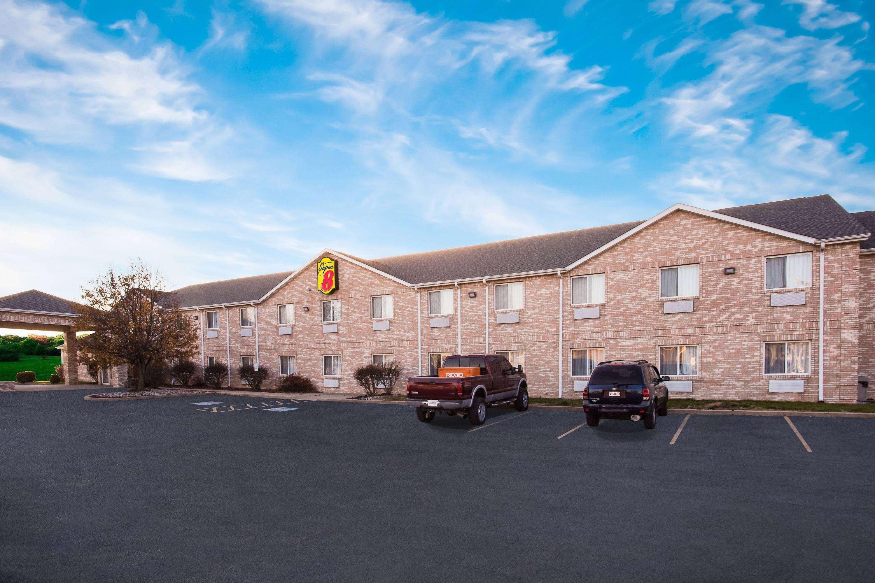 Super 8 By Wyndham Remington Hotel Buitenkant foto