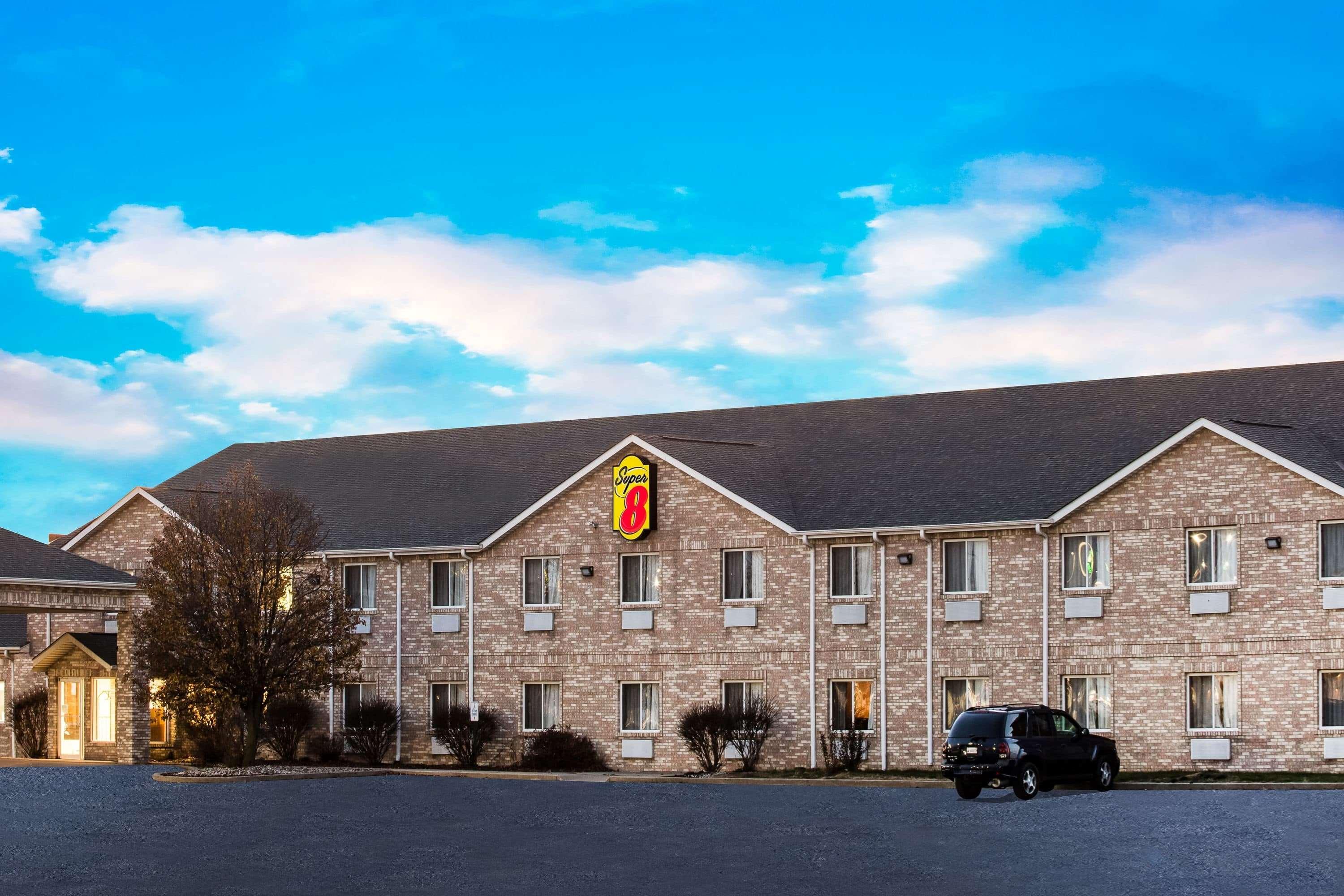 Super 8 By Wyndham Remington Hotel Buitenkant foto